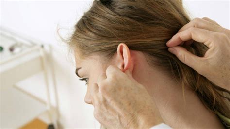 Внешние причины появления шишки за ухом и их подробное описание