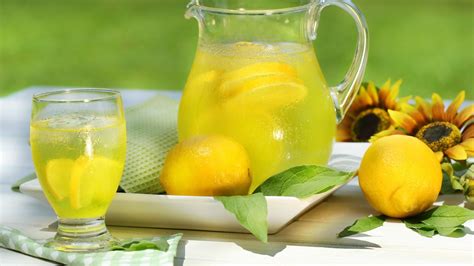 Вода с лимоном: благоприятные свойства и выгода