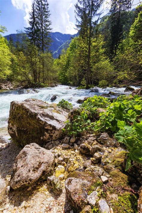 Горные пейзажи и водопады