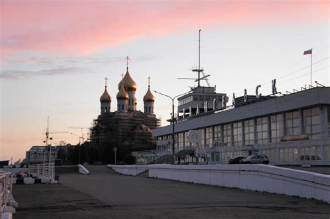 Источник вдохновения: белая ночь среди травы
