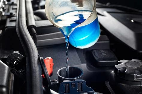 Как избавиться от пролитой жидкости на автомобиле
