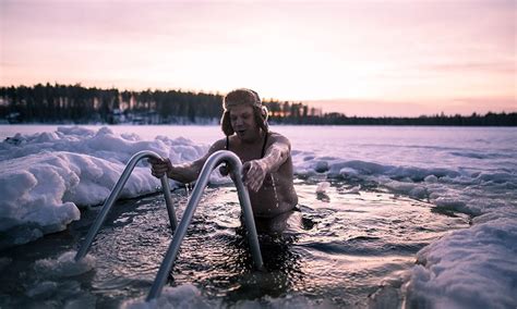 Купание в ледяной проруби: символ силы, выносливости и возможных испытаний