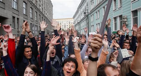 Массовые акции протеста: инструменты влияния на политический процесс