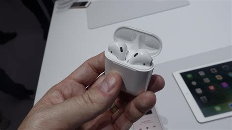 Микрофон на AirPods не работает: как решить проблему?