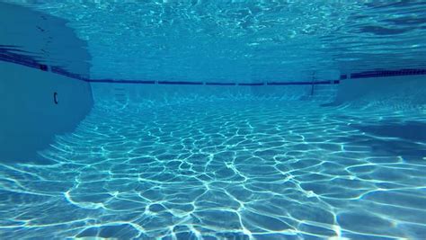 Причины вспенивания воды в бассейне