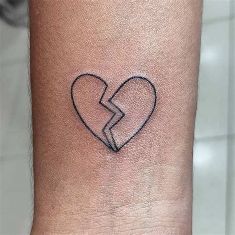 Сердце в татуировках как символ любви и страсти
