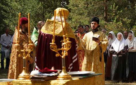 Символическое значение крестного поцелуя в народных обычаях