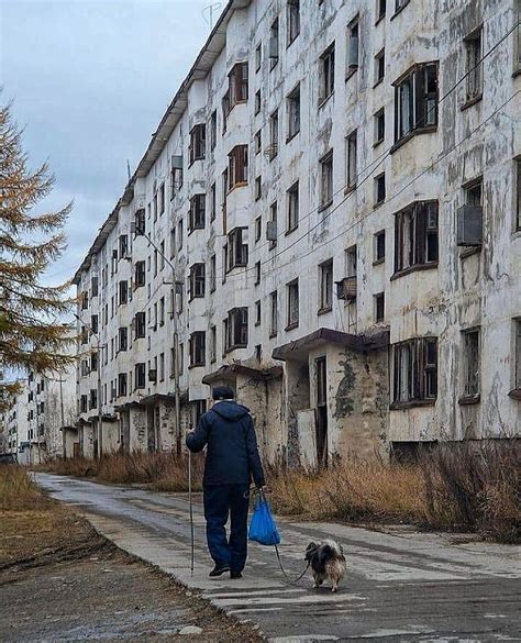 Смысл сна, где прежний дом выглядит заброшенным или разрушенным