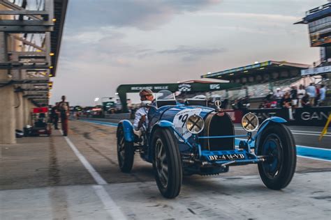 Сновидения о захватывающих автомобильных гонках: интерпретация