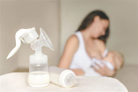 Сцеживание грудного молока с помощью массажа