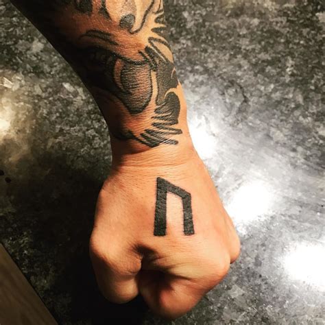 Татуировка Луффи 3D2Y: символ силы и выражение воли