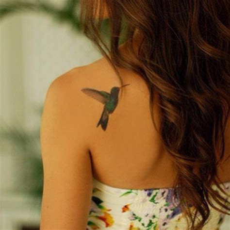 Татуировки с изображением колибри – символ счастья и радости