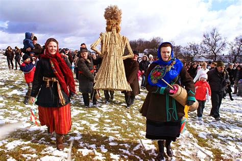 Традиция деготи на ворота: история и происхождение