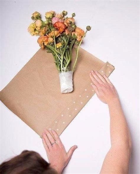 Упаковка цветов с использованием естественных материалов