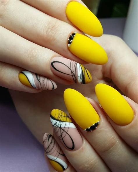 Smiley Nails: новый тренд в маникюре