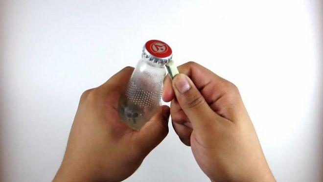 Открытие бутылки ножницами
